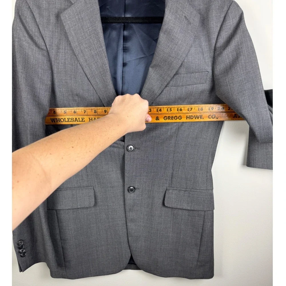 Carolina Herrera Mens Grey Two Button Blazer Jacket Made in Spain Size 42R